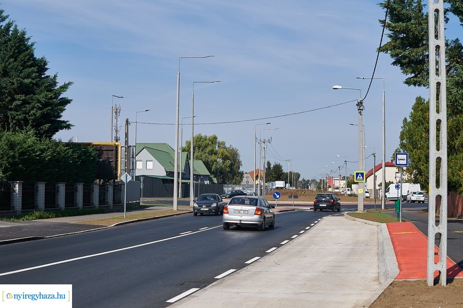 Kállói-Tünde utcai körforgalom átadó 20210913