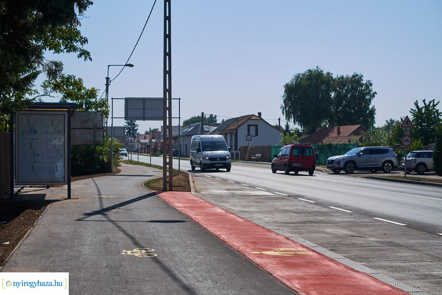 Kállói-Tünde utcai körforgalom átadó 20210913