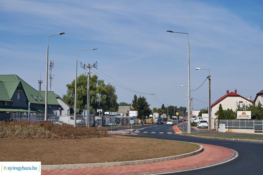 Kállói-Tünde utcai körforgalom átadó 20210913