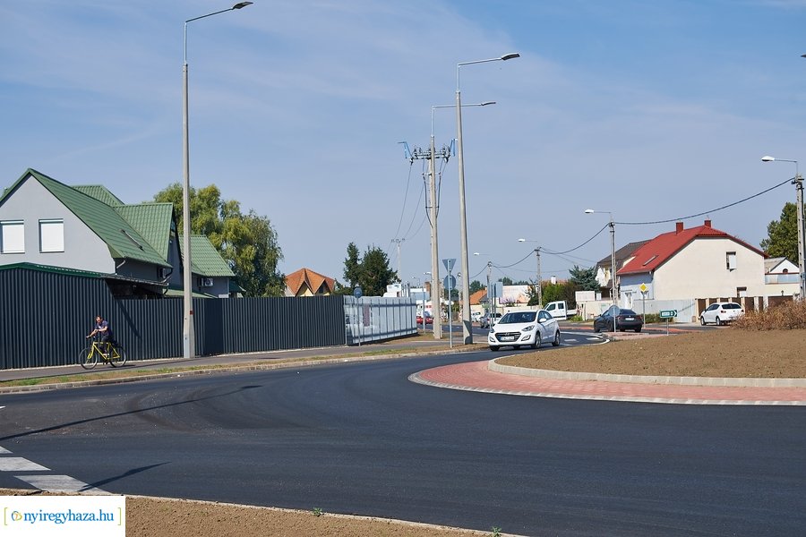 Kállói-Tünde utcai körforgalom átadó 20210913