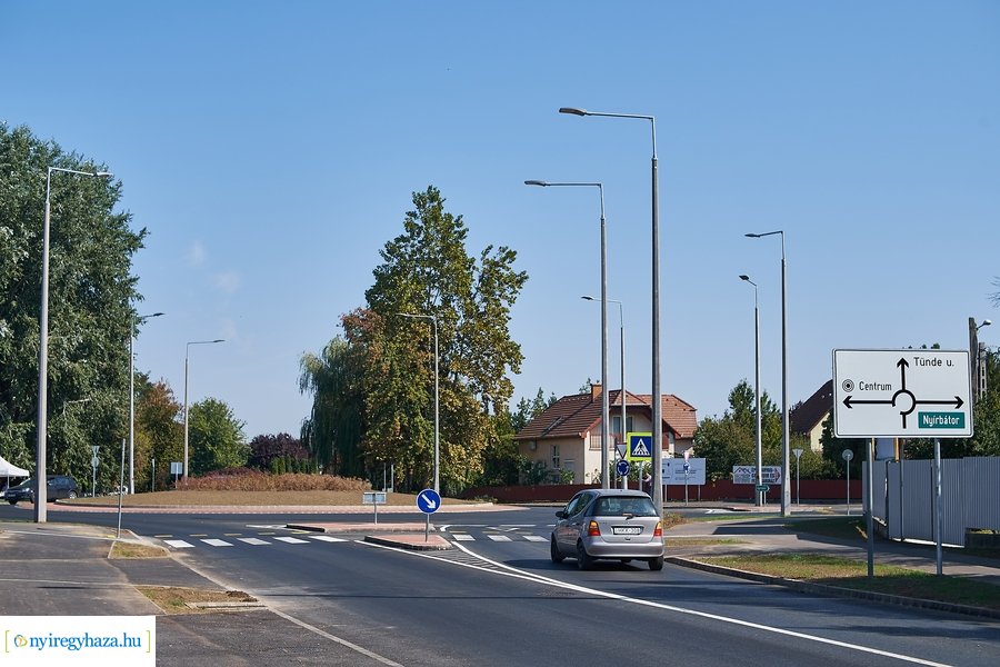 Kállói-Tünde utcai körforgalom átadó 20210913