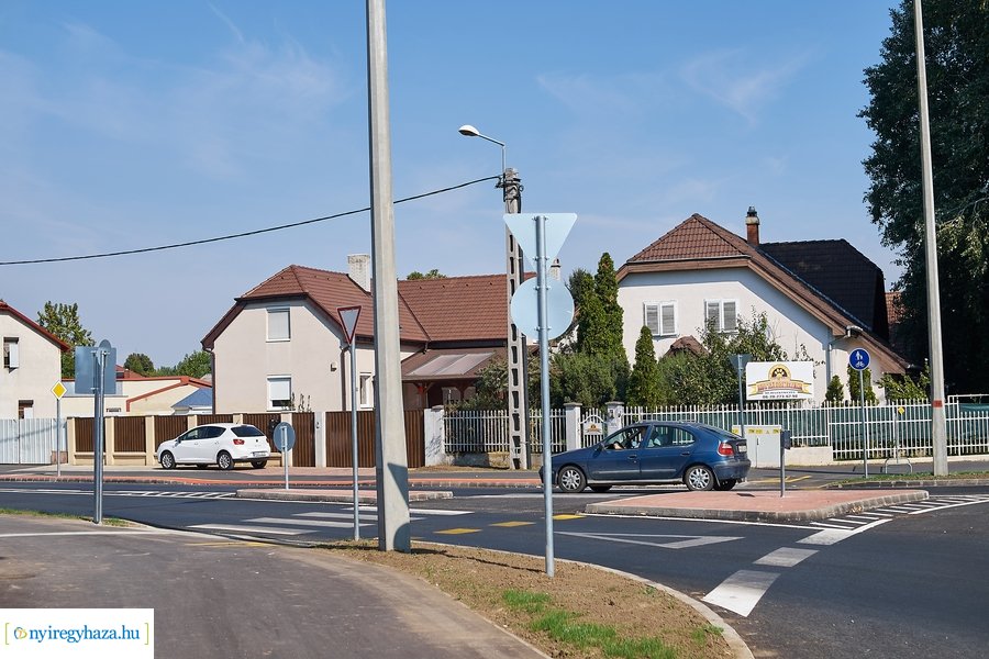 Kállói-Tünde utcai körforgalom átadó 20210913