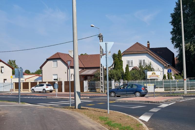 Kállói-Tünde utcai körforgalom átadó 20210913