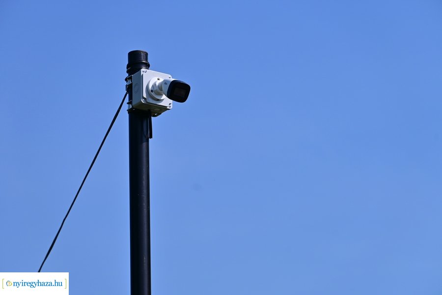 Kamerarendszer a borbányai temetőben