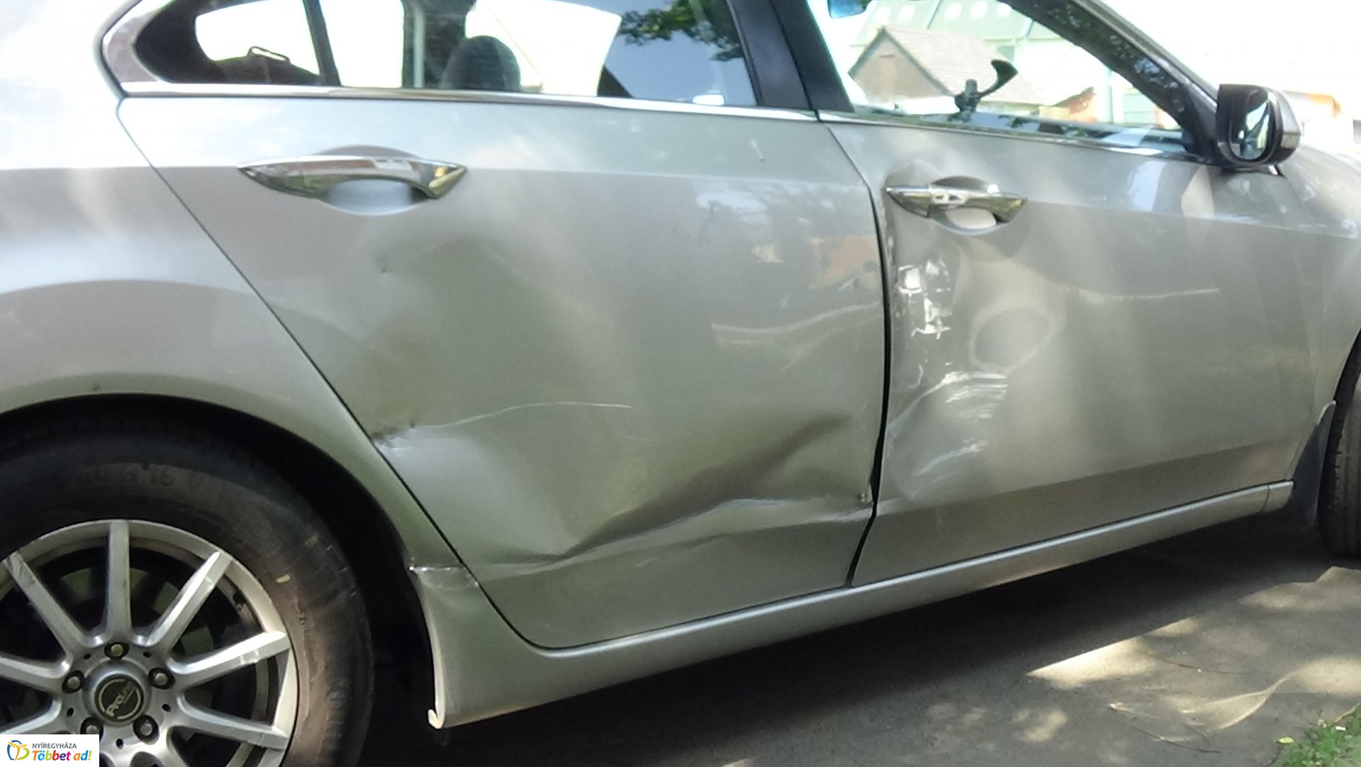 Kamion és személygépkocsi ütközött az Inczédy soron