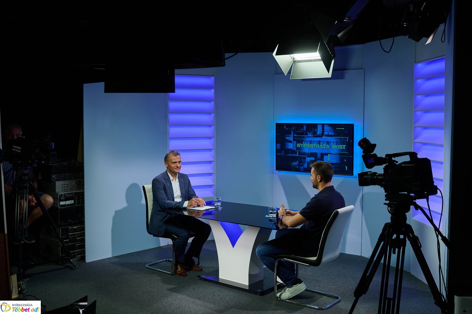 Kapu Tibor a Nyíregyházi Televízió stúdiójában - 2025