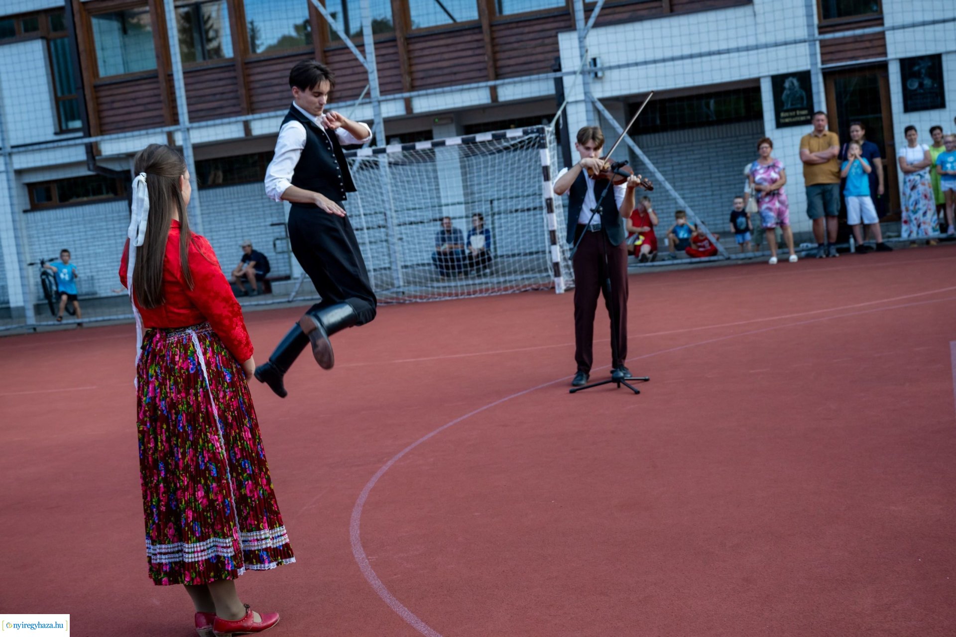 Kapunyitó a Szent Imrében