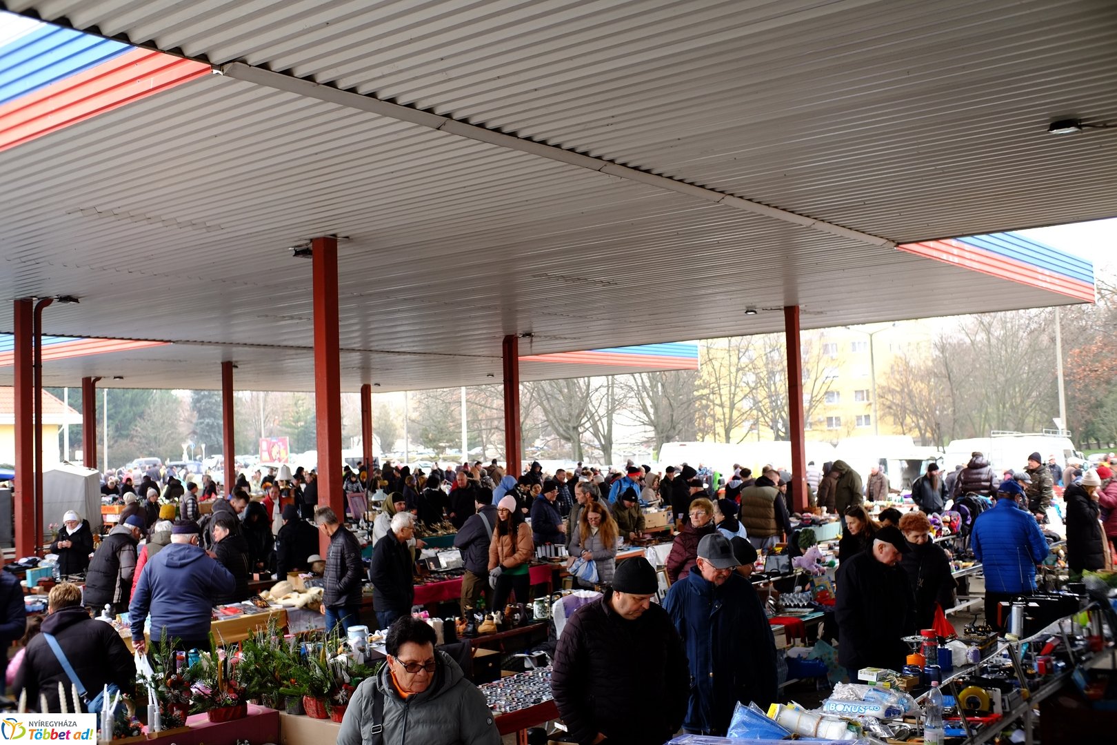 Karácsony előtt a Jósavárosi Piacon - 2025