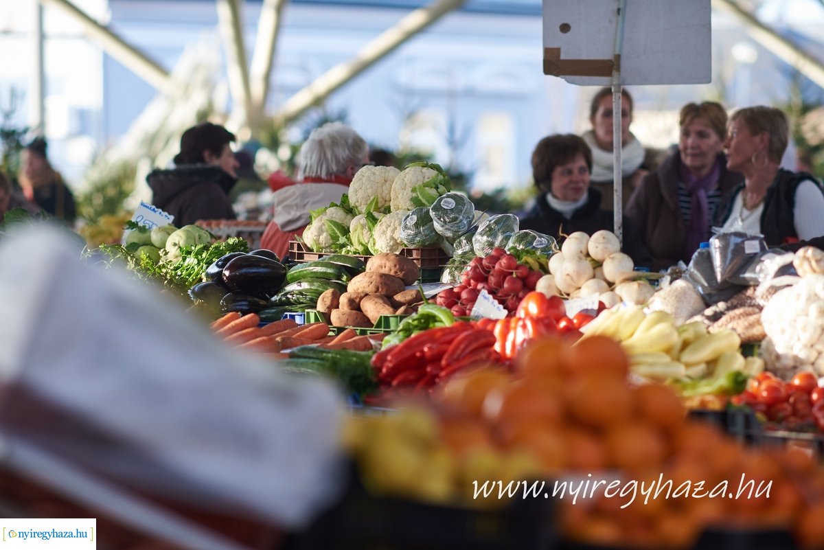 Karácsony előtti pillanatok a Búza téri piacon