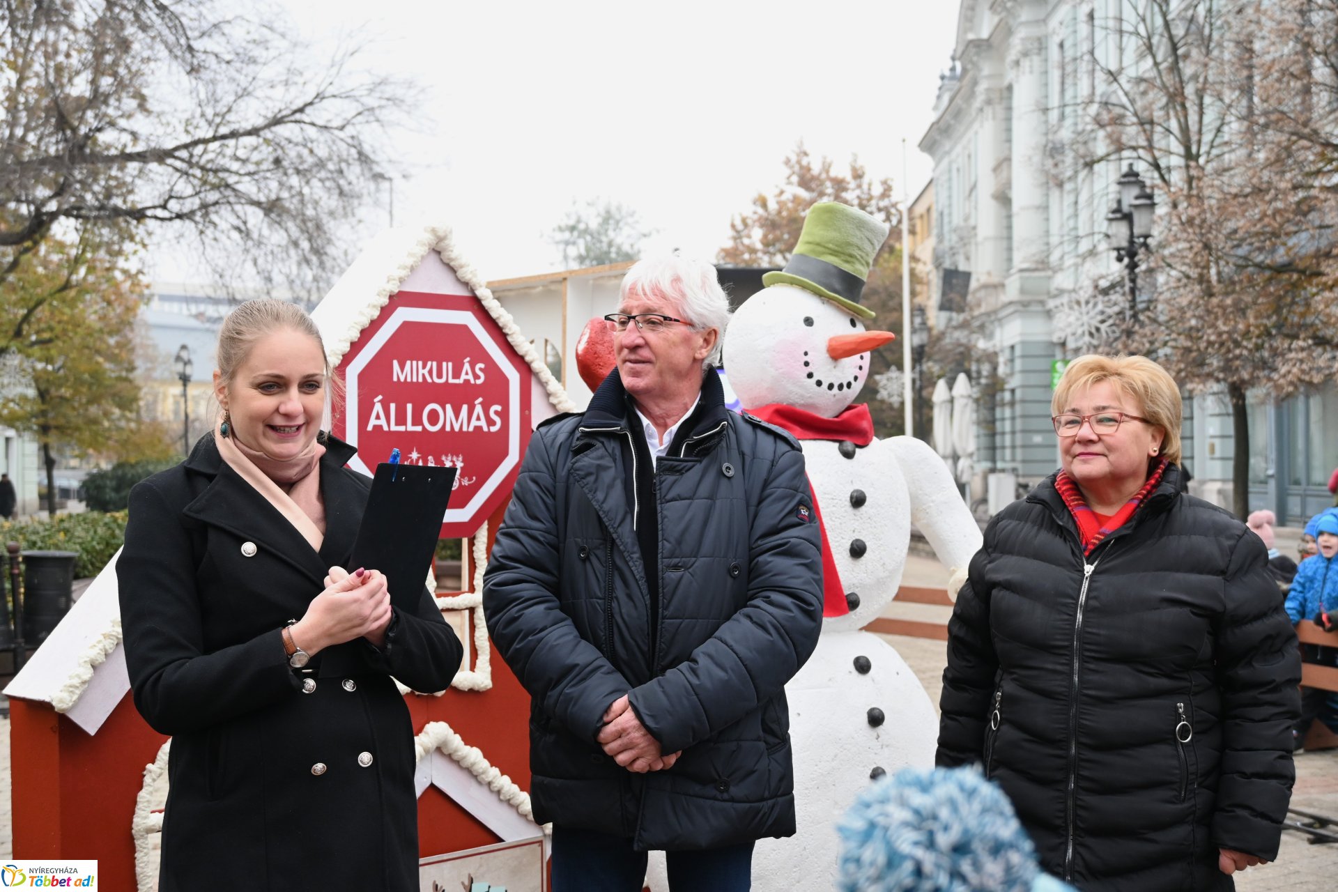 Karácsony sétányt díszítenek az óvodások 2024.