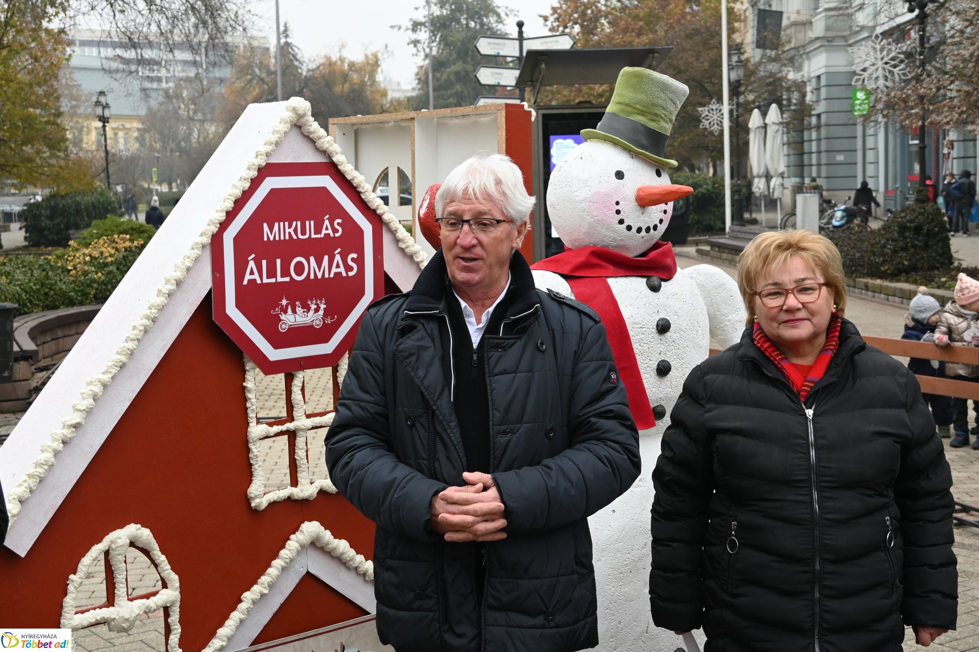 Karácsony sétányt díszítenek az óvodások 2024.