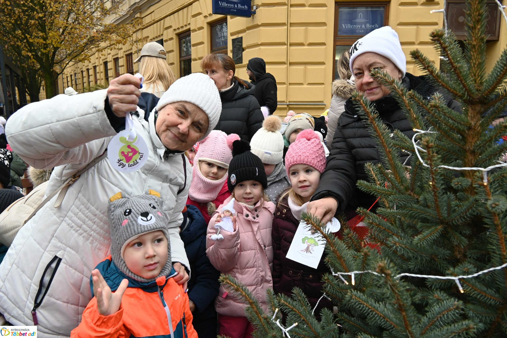 Karácsony sétányt díszítenek az óvodások 2024.