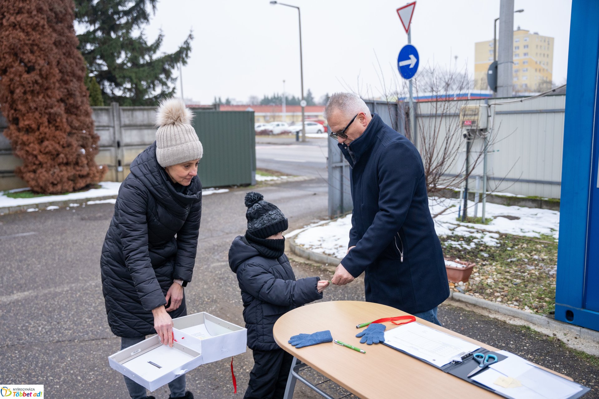 "Karácsonyfáért ajándék" elnevezésű akció nyereményeinek kisorsolása