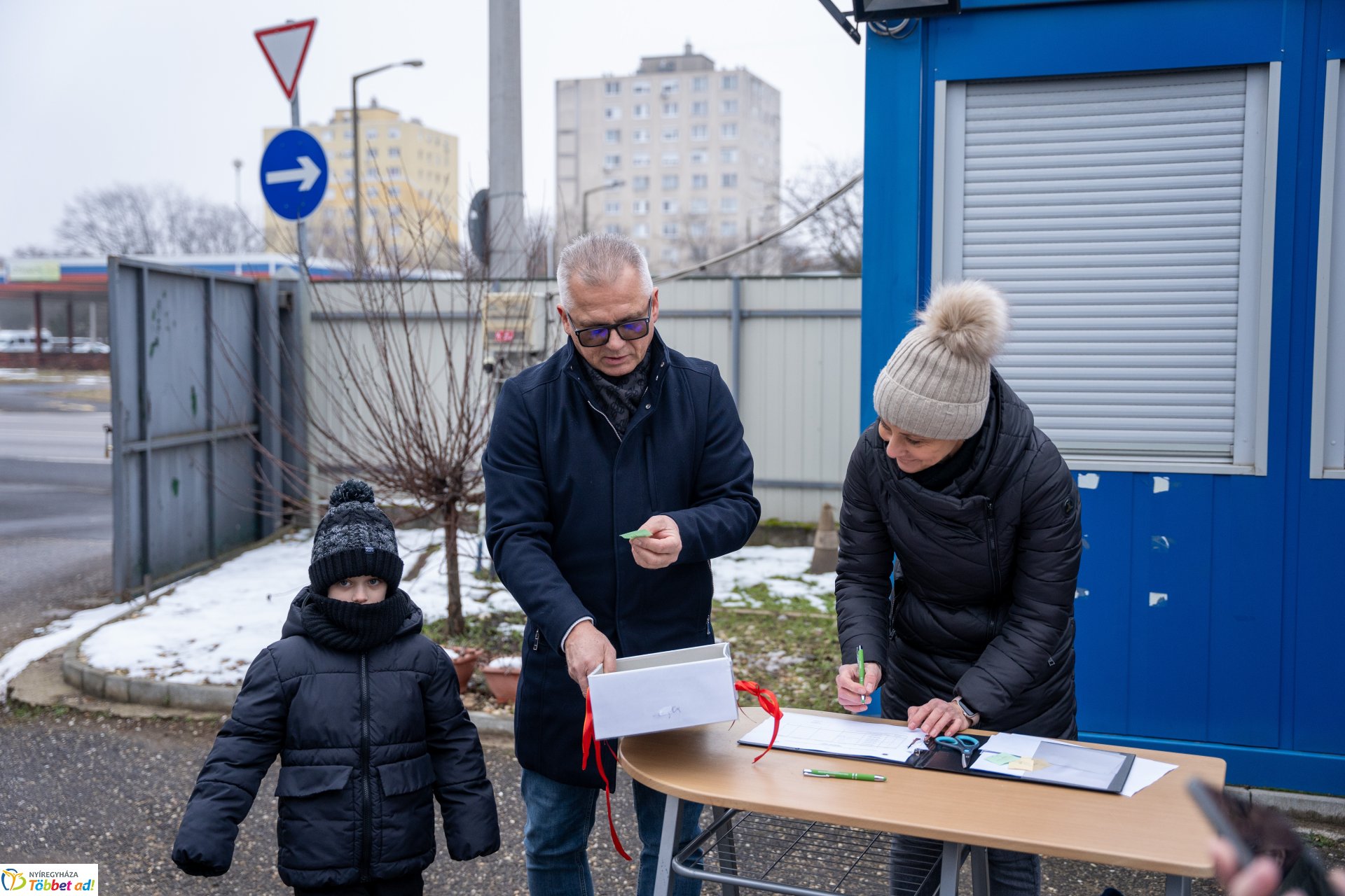 "Karácsonyfáért ajándék" elnevezésű akció nyereményeinek kisorsolása