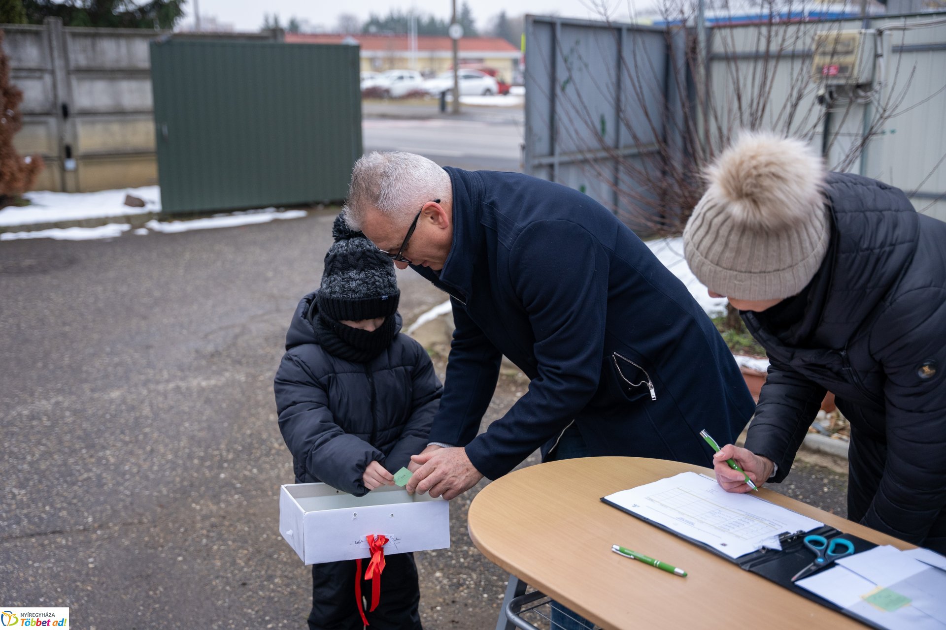 "Karácsonyfáért ajándék" elnevezésű akció nyereményeinek kisorsolása