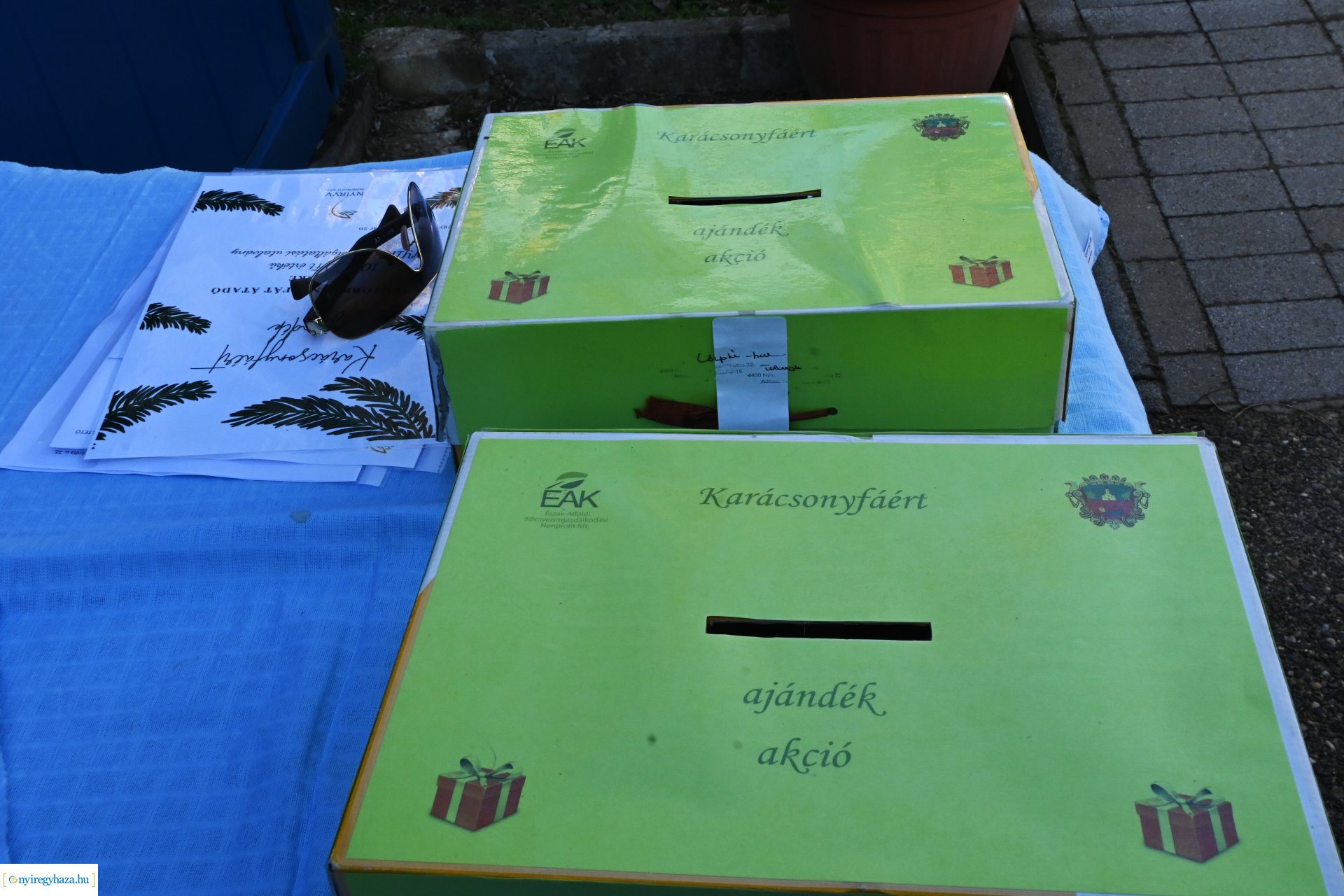 Karácsonyfáért ajándék - kisorsolták a nyereményeket  az ÉAK Korányi Frigyes utcai Hulladékudvarában