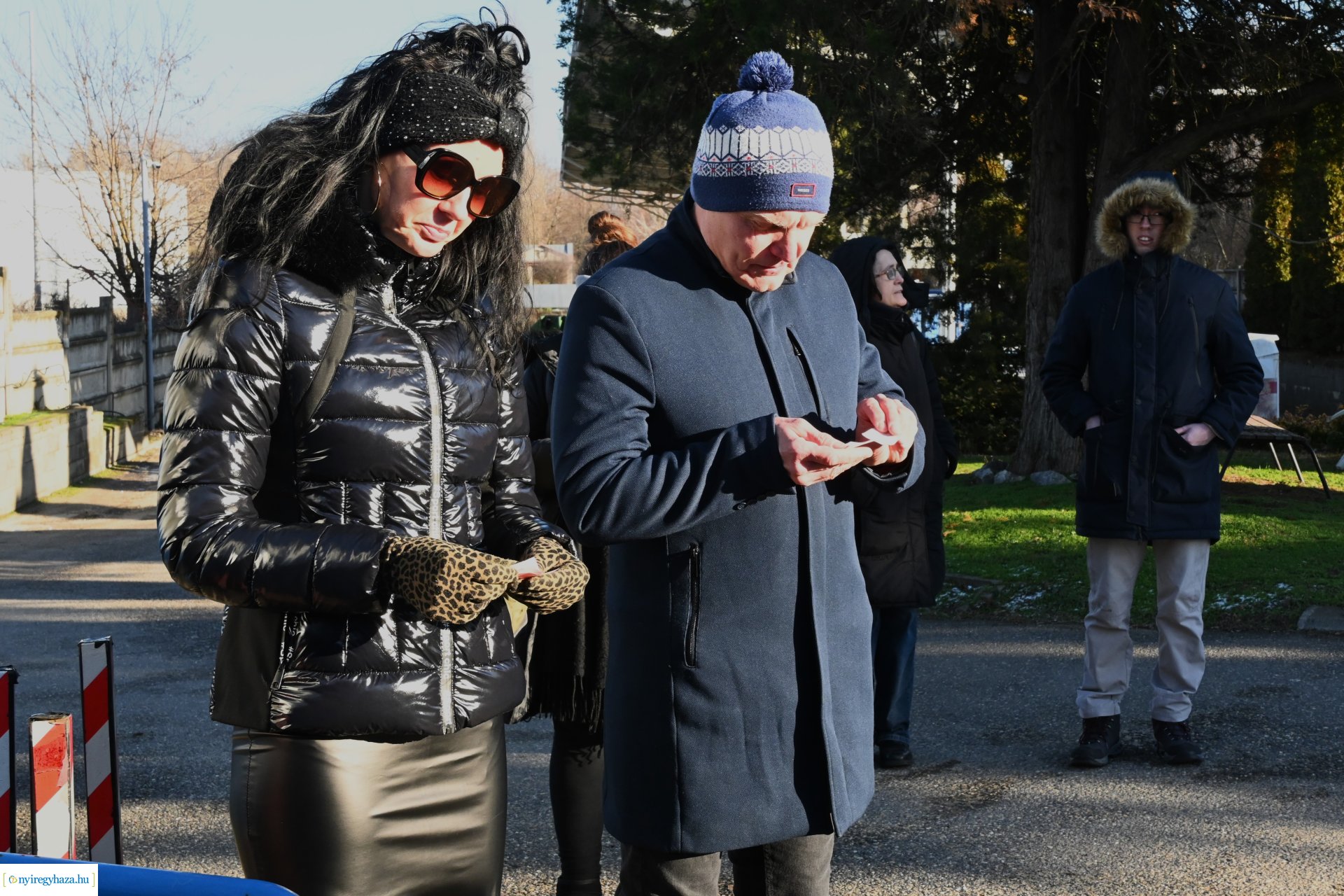 Karácsonyfáért ajándék - kisorsolták a nyereményeket  az ÉAK Korányi Frigyes utcai Hulladékudvarában
