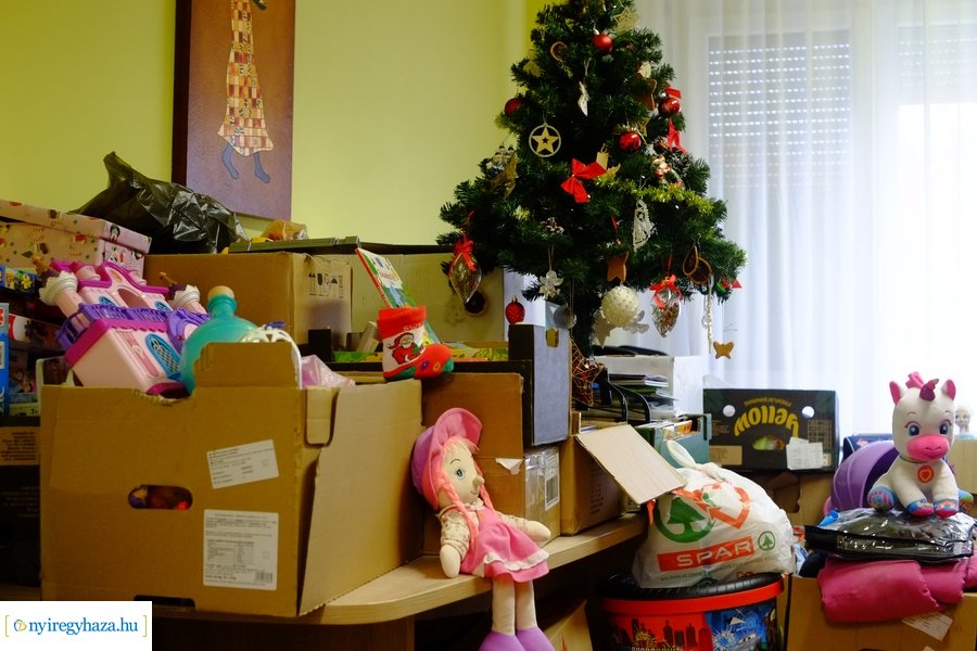 Karácsonyi adományok átadása 20221220