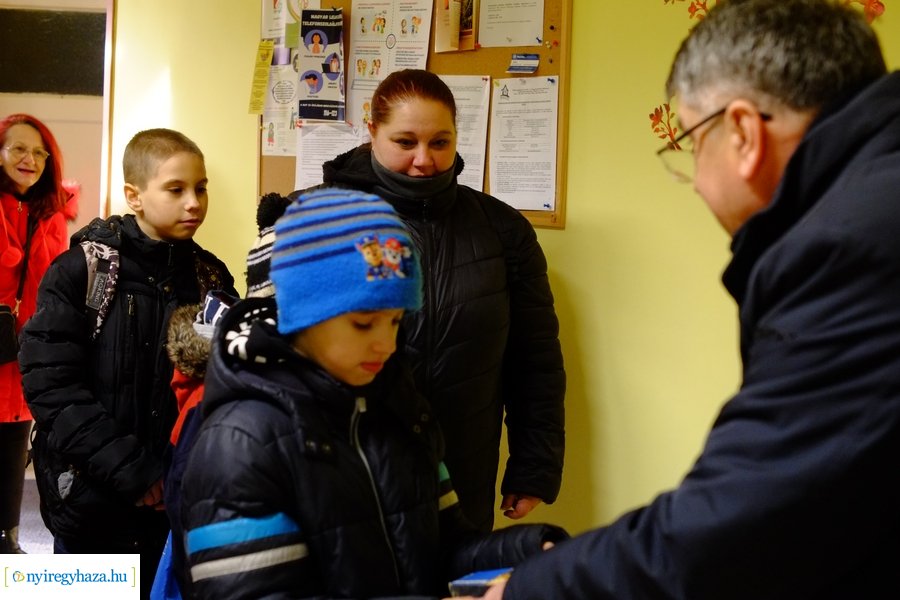 Karácsonyi adományok átadása 20221220