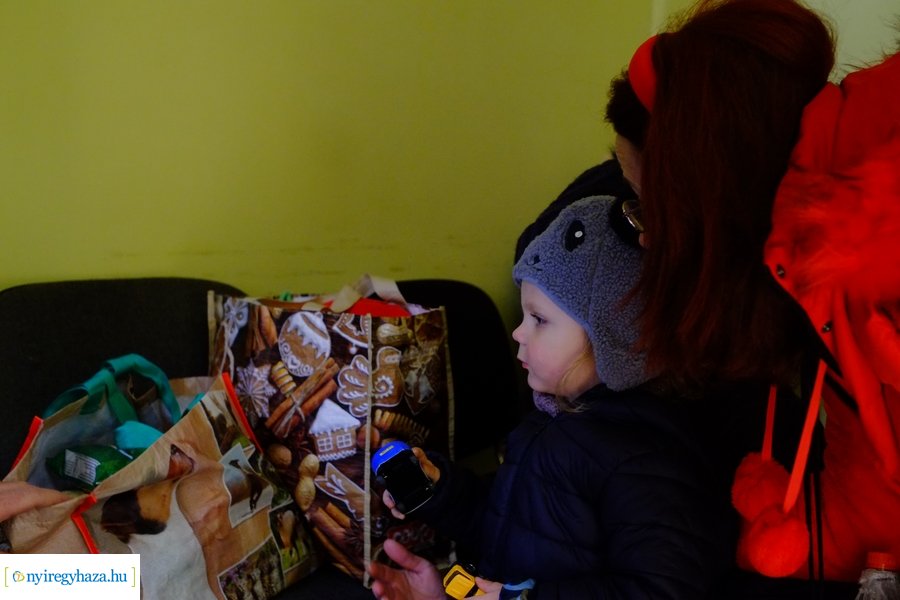 Karácsonyi adományok átadása 20221220