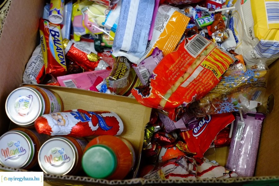 Karácsonyi adományok átadása 20221220