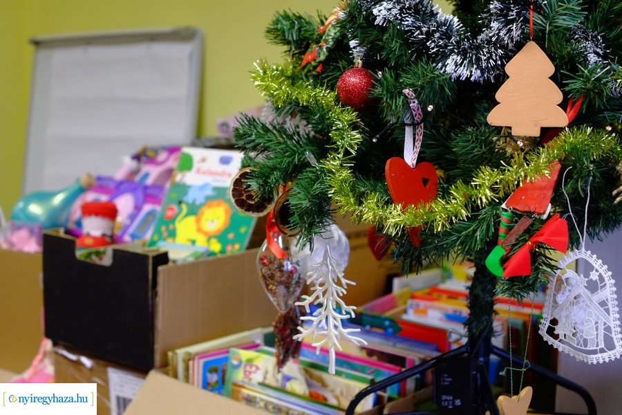 Karácsonyi adományok átadása 20221220