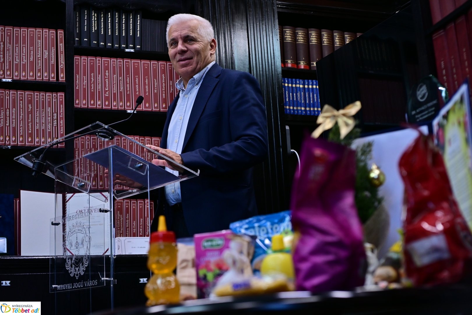 Karácsonyi ajándékcsomag nyíregyházi nyugdíjasoknak - 2025