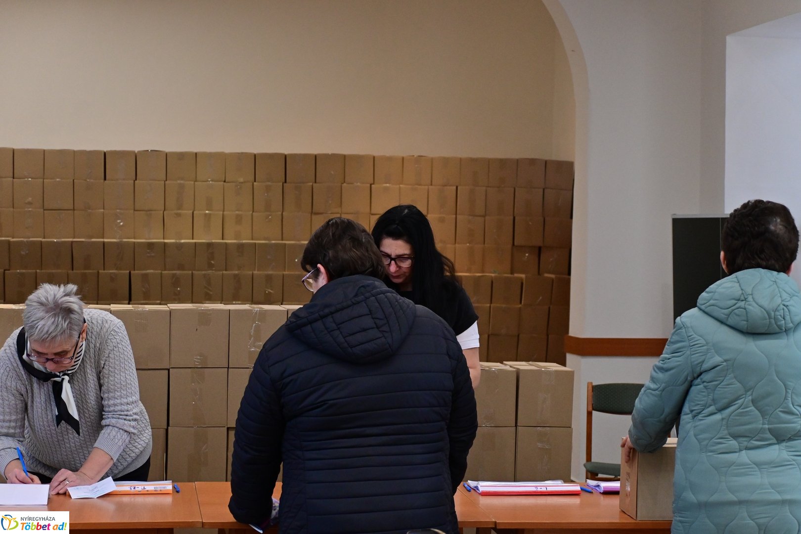 Karácsonyi csomagok átvétele a Városházán 2025