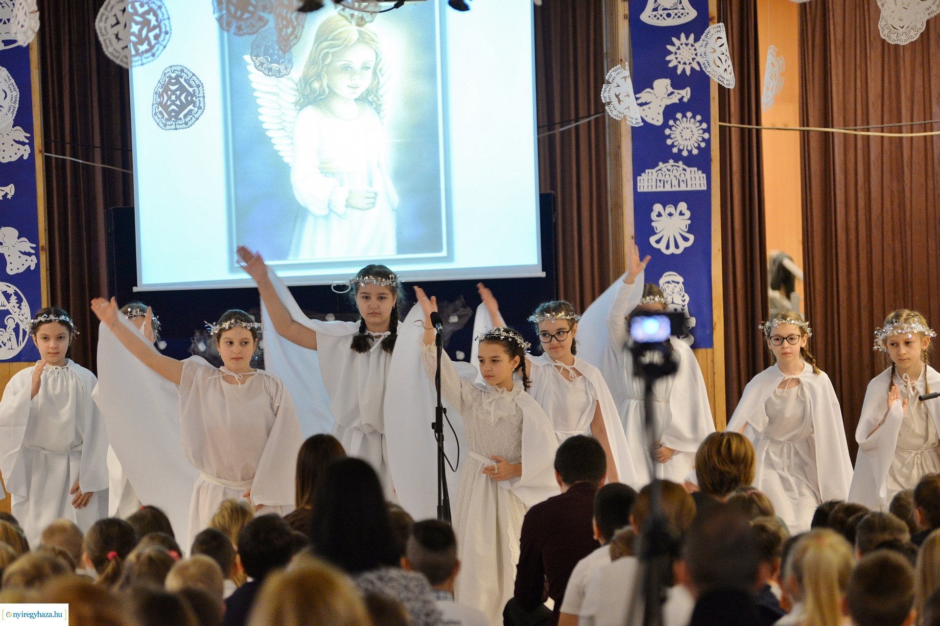 Karácsonyi ünnepség a Móra Ferenc Általános Iskolában