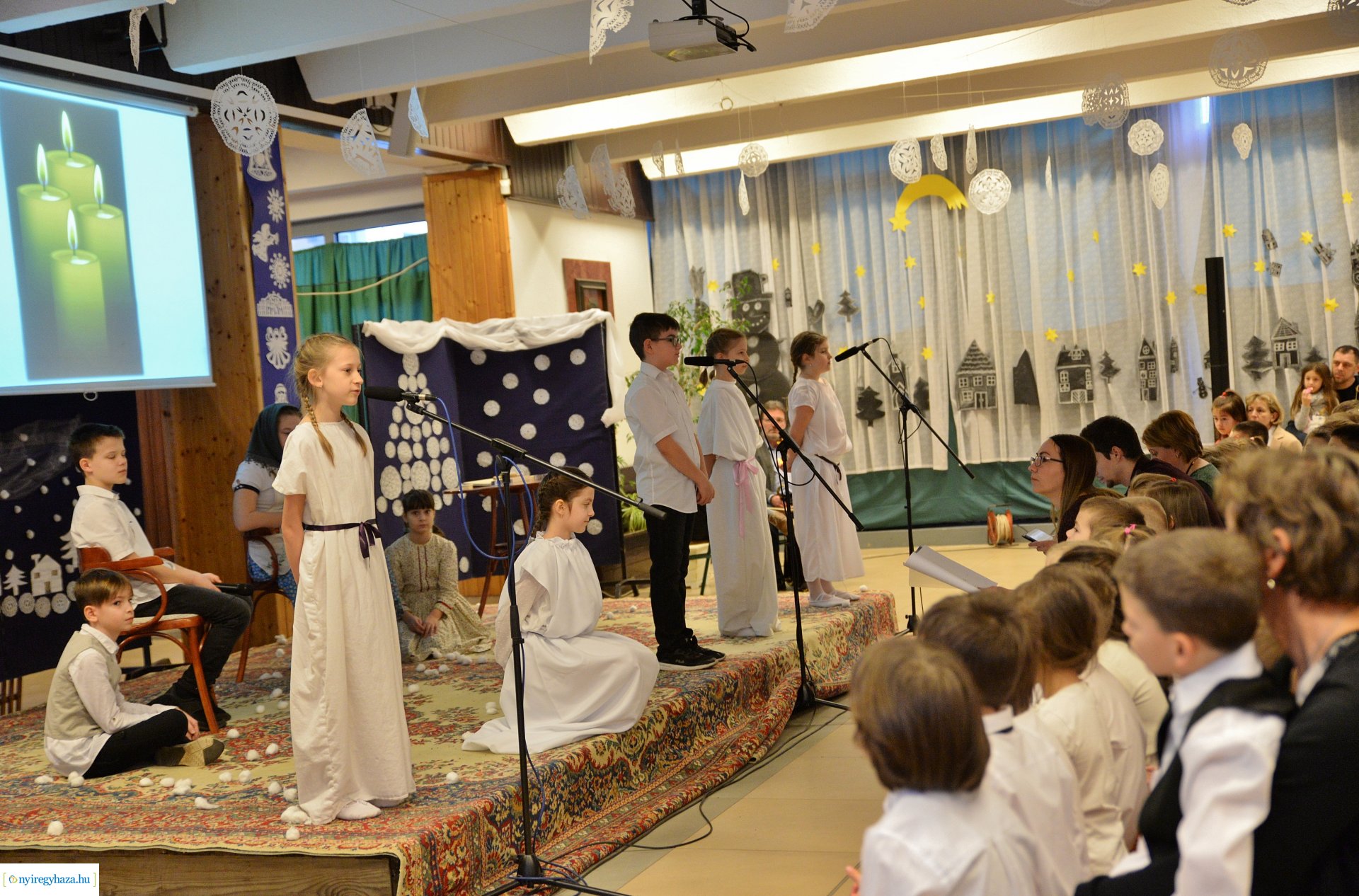 Karácsonyi ünnepség a Móra Ferenc Általános Iskolában