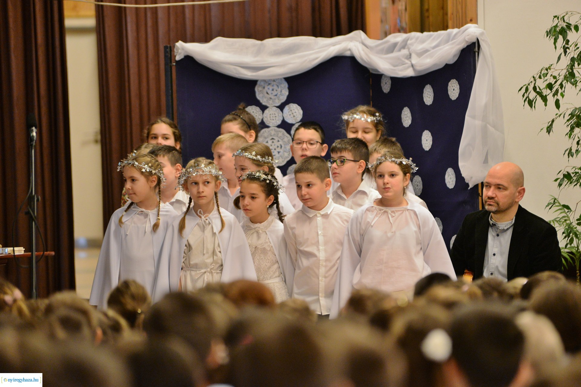 Karácsonyi ünnepség a Móra Ferenc Általános Iskolában