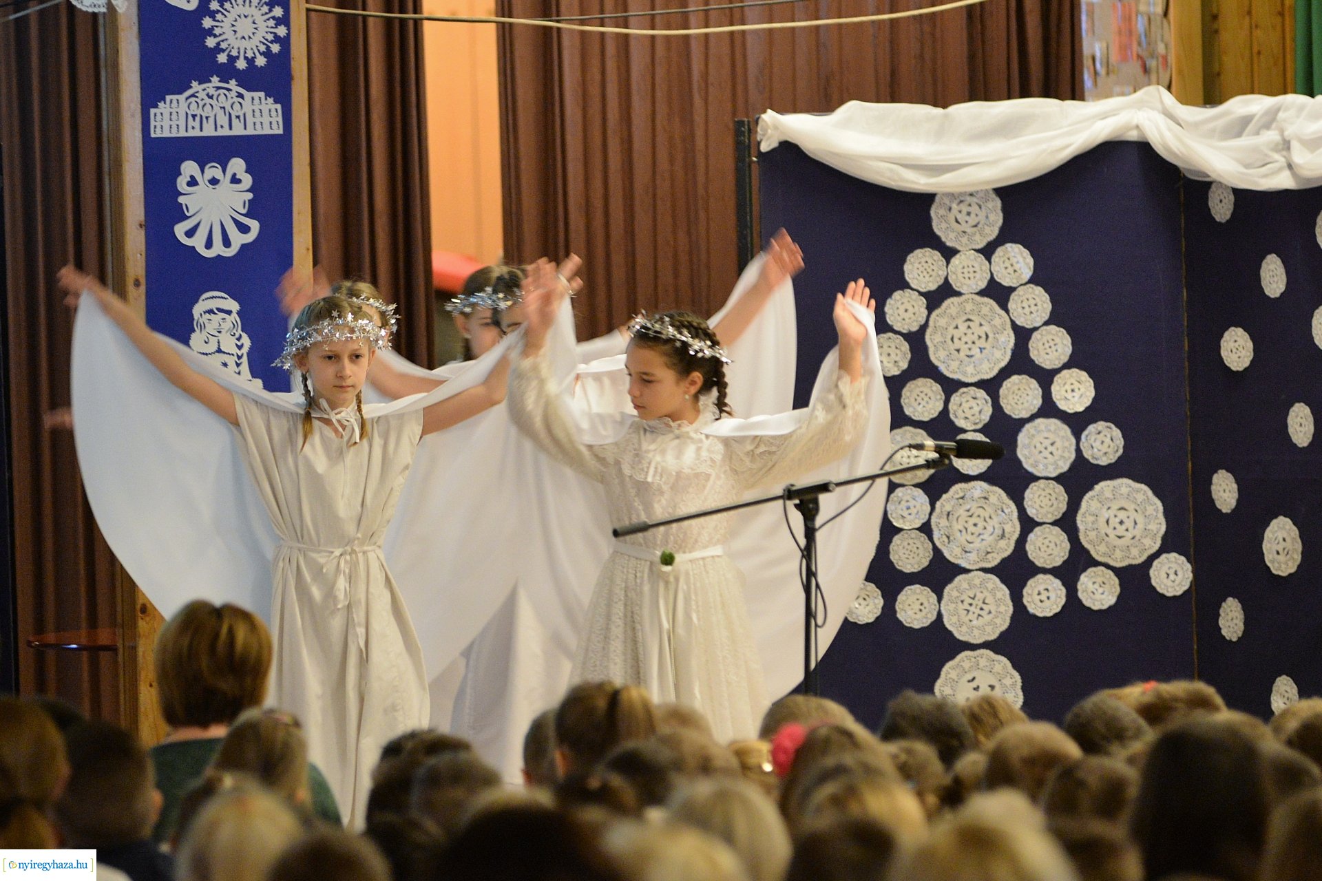 Karácsonyi ünnepség a Móra Ferenc Általános Iskolában