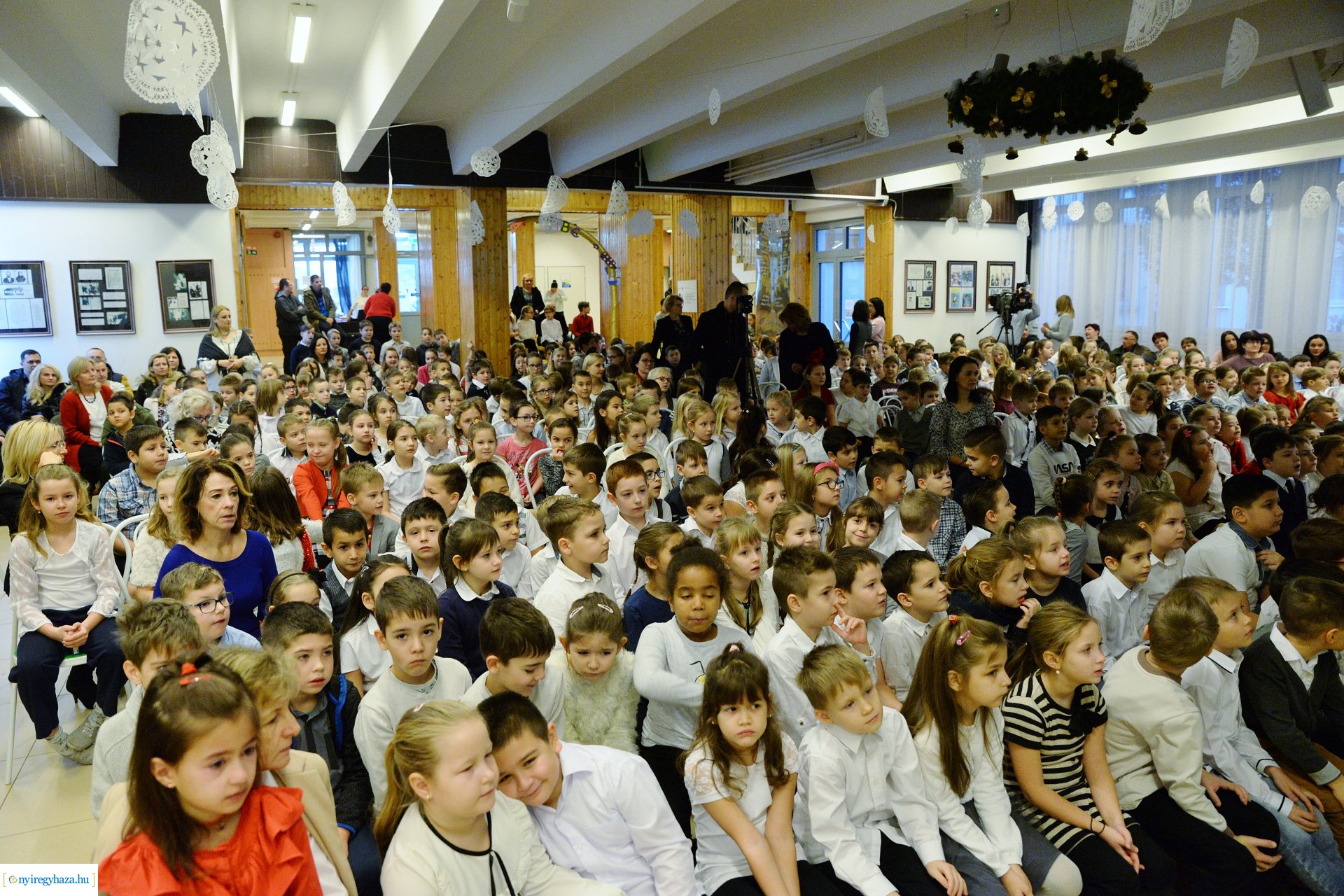 Karácsonyi ünnepség a Móra Ferenc Általános Iskolában