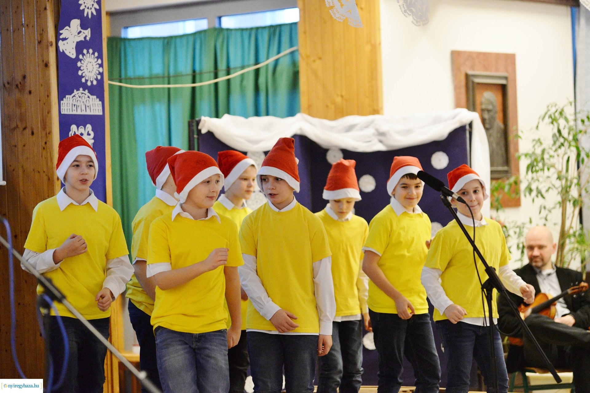 Karácsonyi ünnepség a Móra Ferenc Általános Iskolában