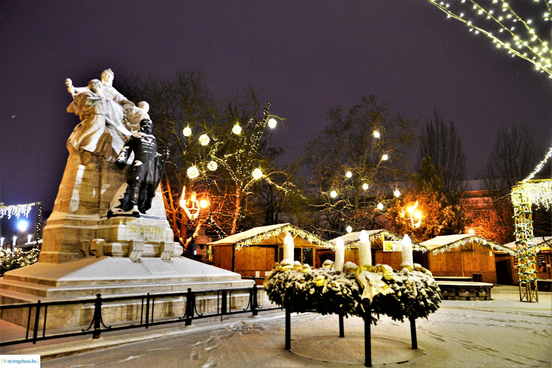 Karácsonykor hóesésben