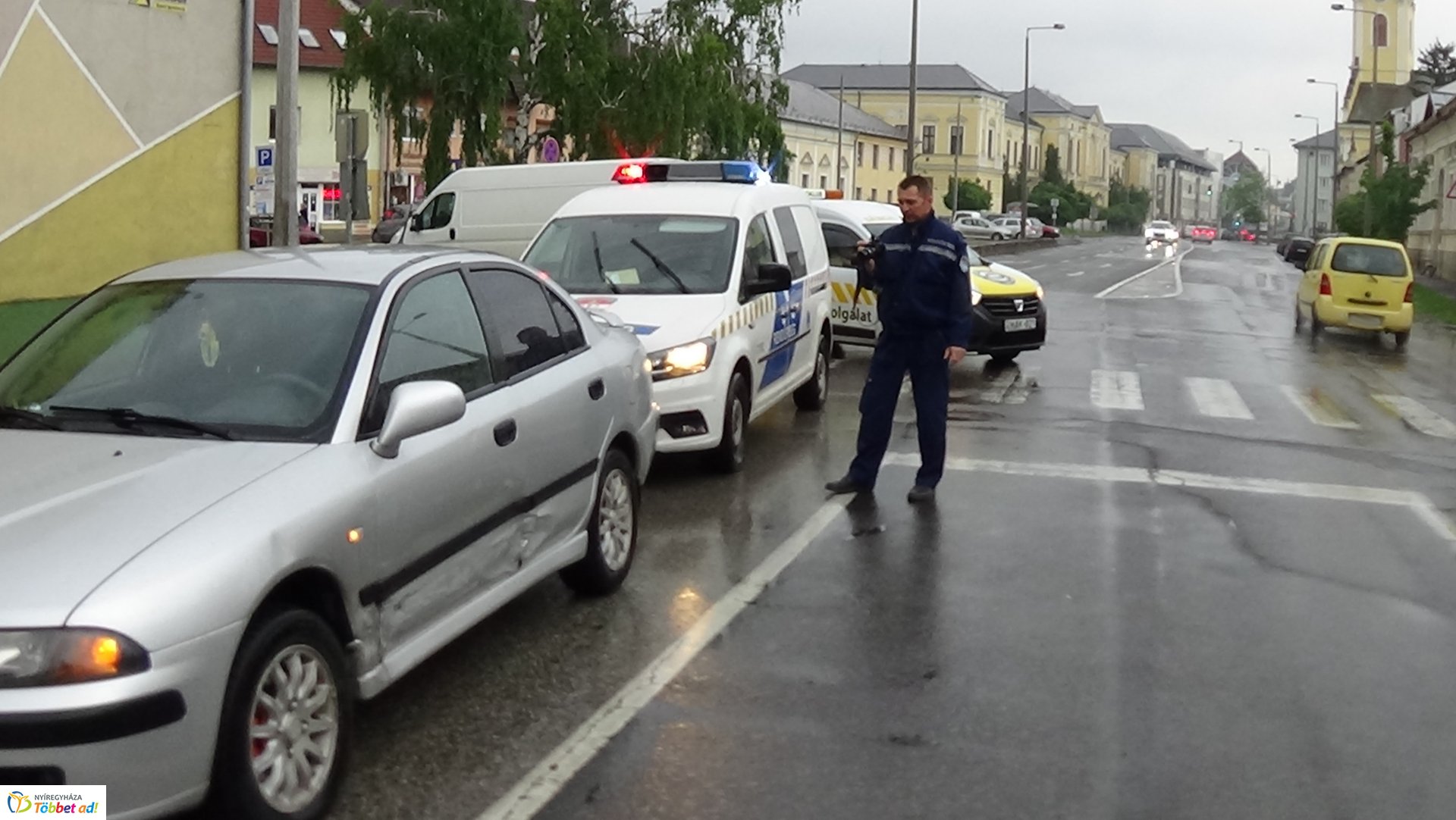 Karambol a Luther és az Eötvös utca kereszteződésében