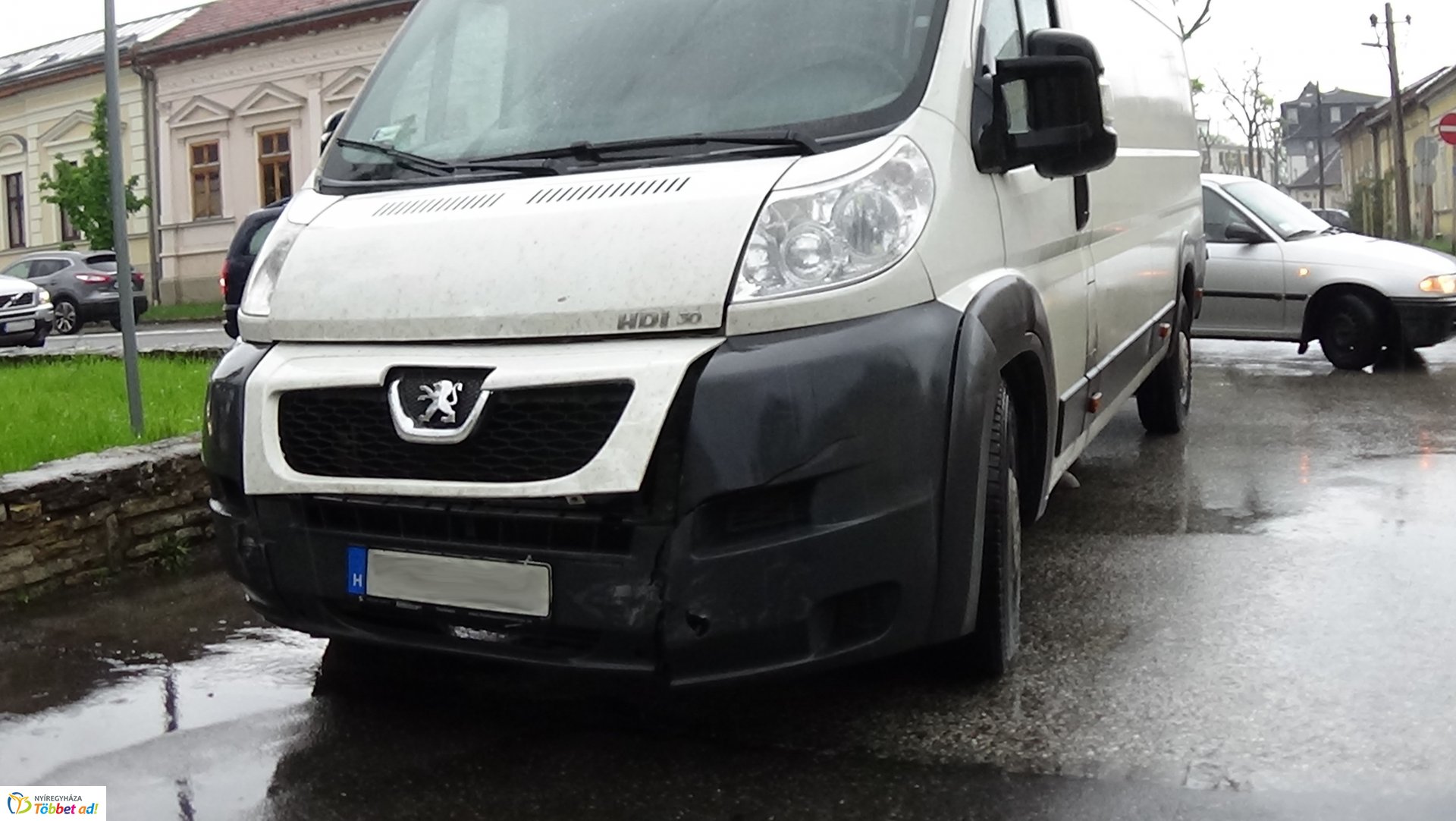 Karambol a Luther és az Eötvös utca kereszteződésében