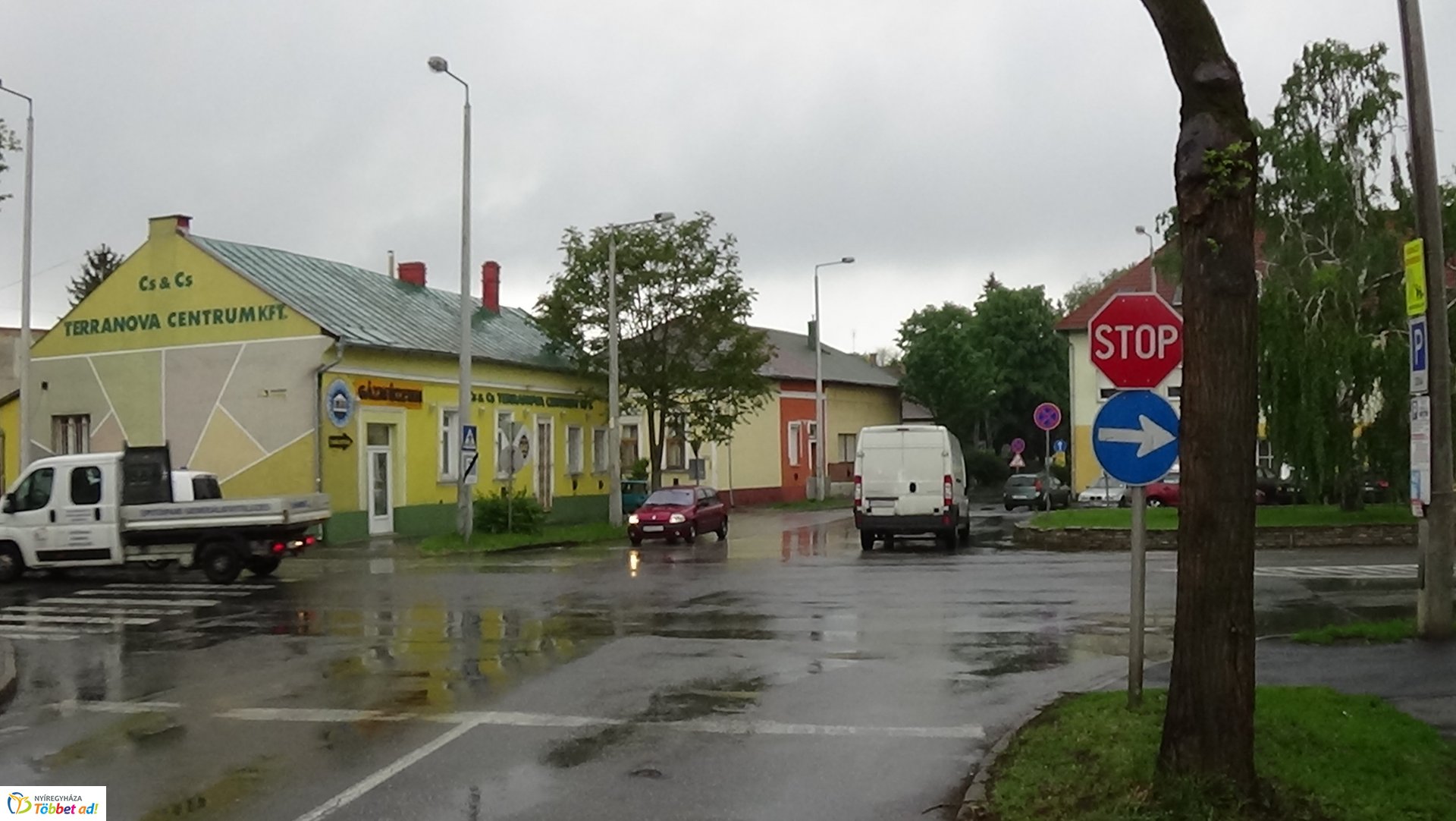 Karambol a Luther és az Eötvös utca kereszteződésében