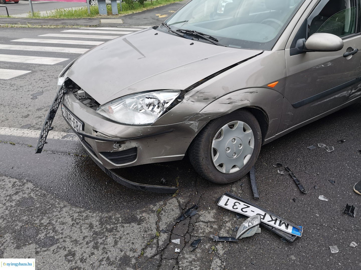 Karambol a Szegfű utcán