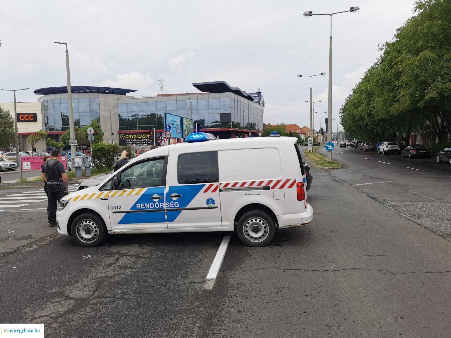 Karambol a Szegfű utcán