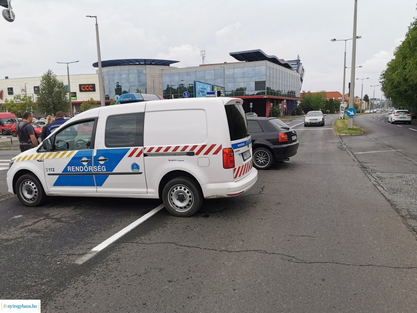 Karambol a Szegfű utcán