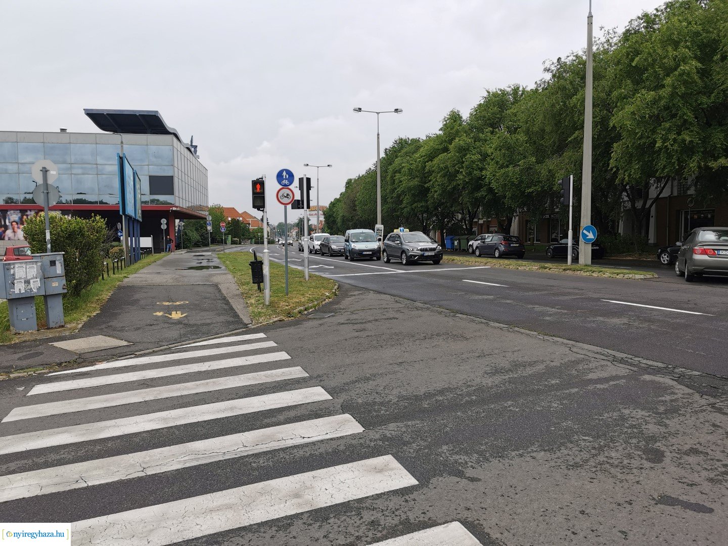 Karambol a Szegfű utcán