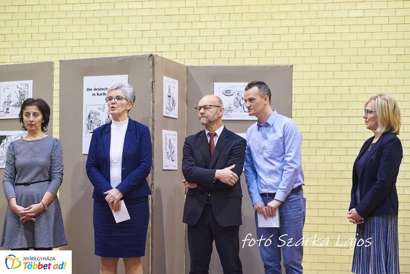 Karikatúra kiállítás a Vasvári gimnáziumban