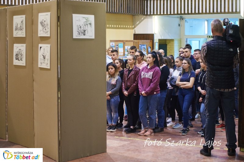 Karikatúra kiállítás a Vasvári gimnáziumban