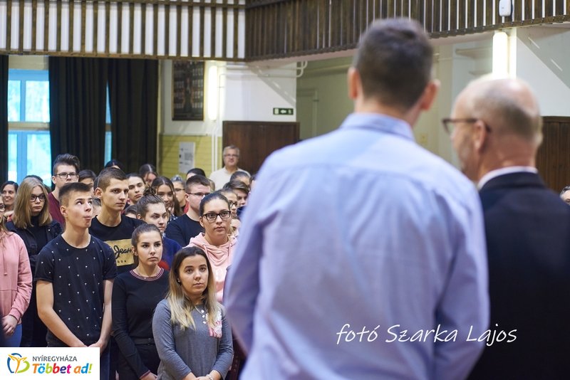 Karikatúra kiállítás a Vasvári gimnáziumban