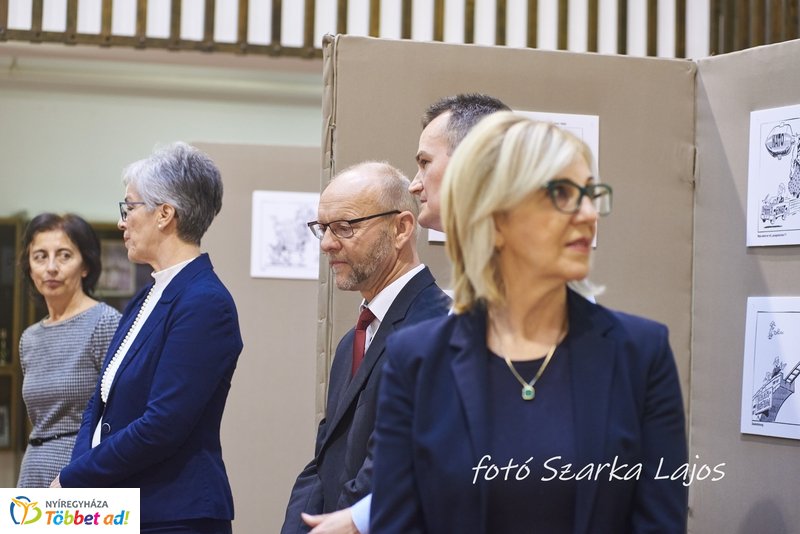 Karikatúra kiállítás a Vasvári gimnáziumban