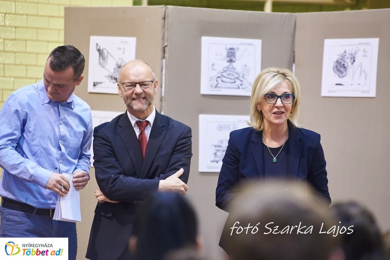 Karikatúra kiállítás a Vasvári gimnáziumban