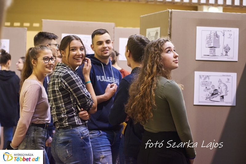 Karikatúra kiállítás a Vasvári gimnáziumban