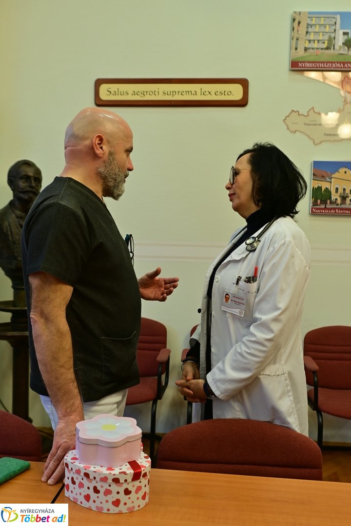 Karkötők átadása a Jósa András kórházban 2026 januárjában