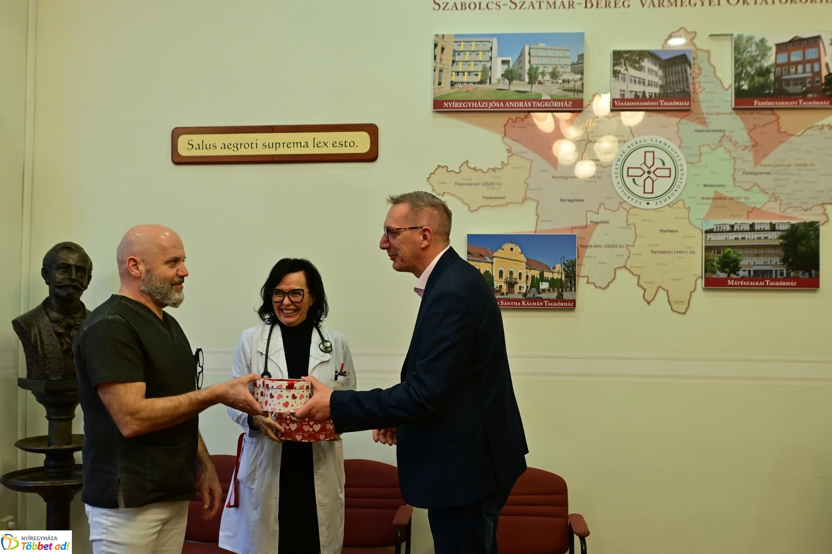 Karkötők átadása a Jósa András kórházban 2026 januárjában